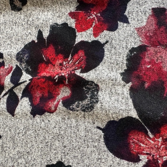 Simply Vera Vera Wang Grey Floral Cowl Neck Wrap Top Sweater Women’s Medium - Picture 6 of 8